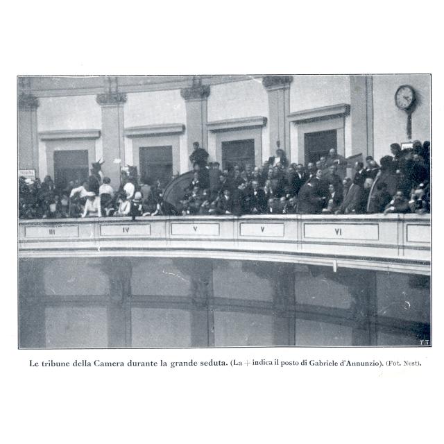 Le tribune dell'Aula provvisoria durante la seduta del 20 maggio 1915 (Illustrazione italiana, 1920)