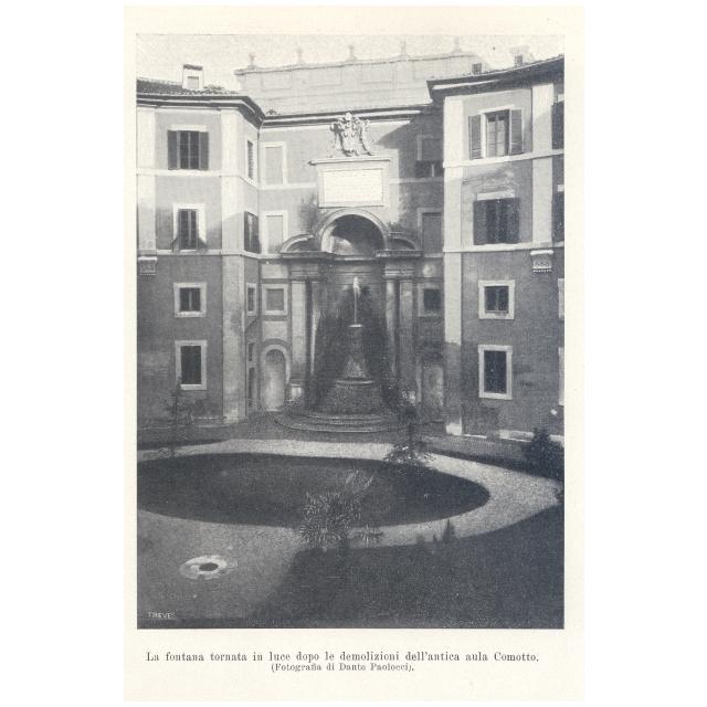 La fontana nel Cortile d'Onore, tornata in luce dopo le demolizioni dell'Aula Comotto
