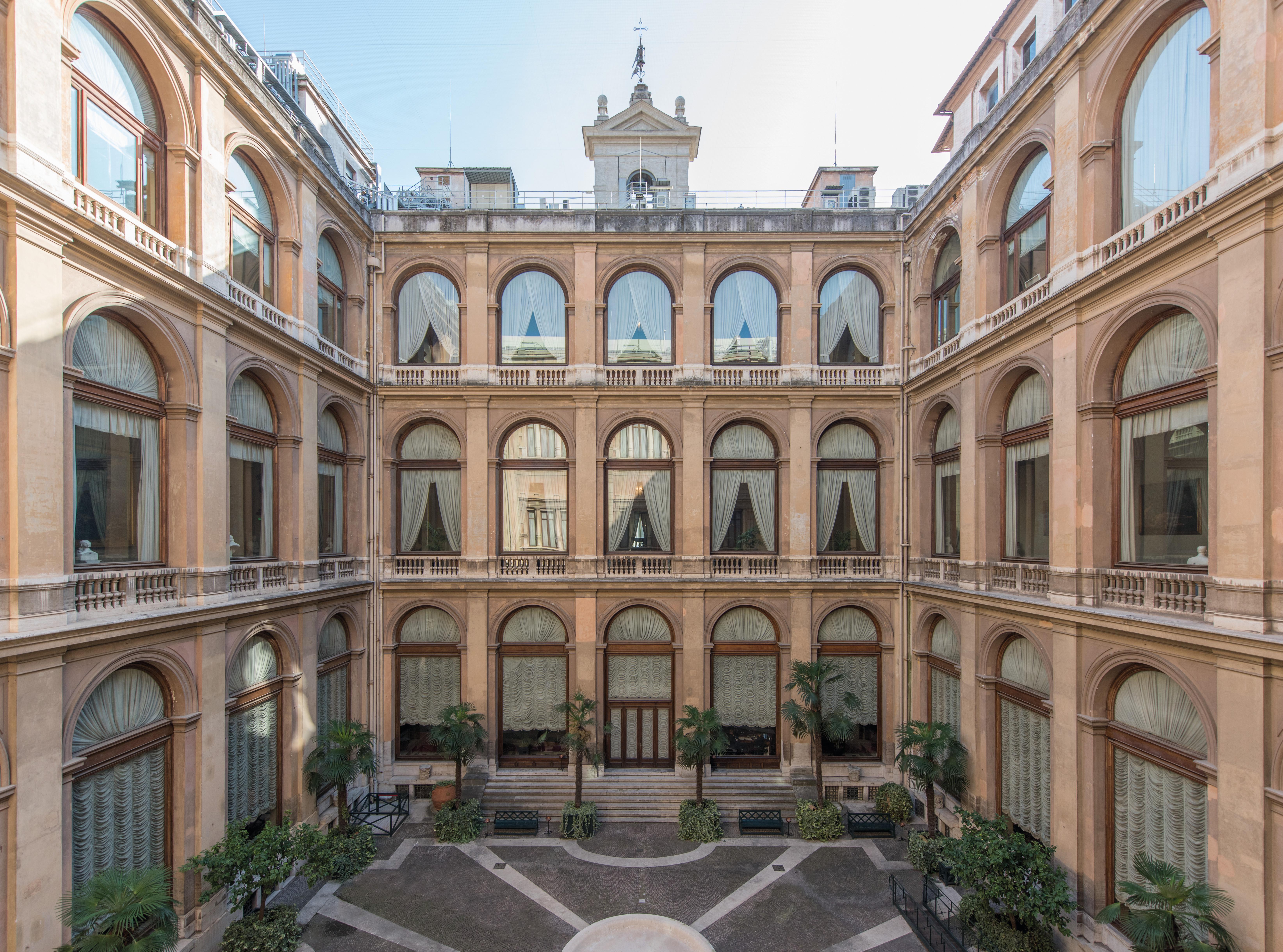 Veduta del Cortile d'Onore dal secondo piano di Palazzo Montecitorio
