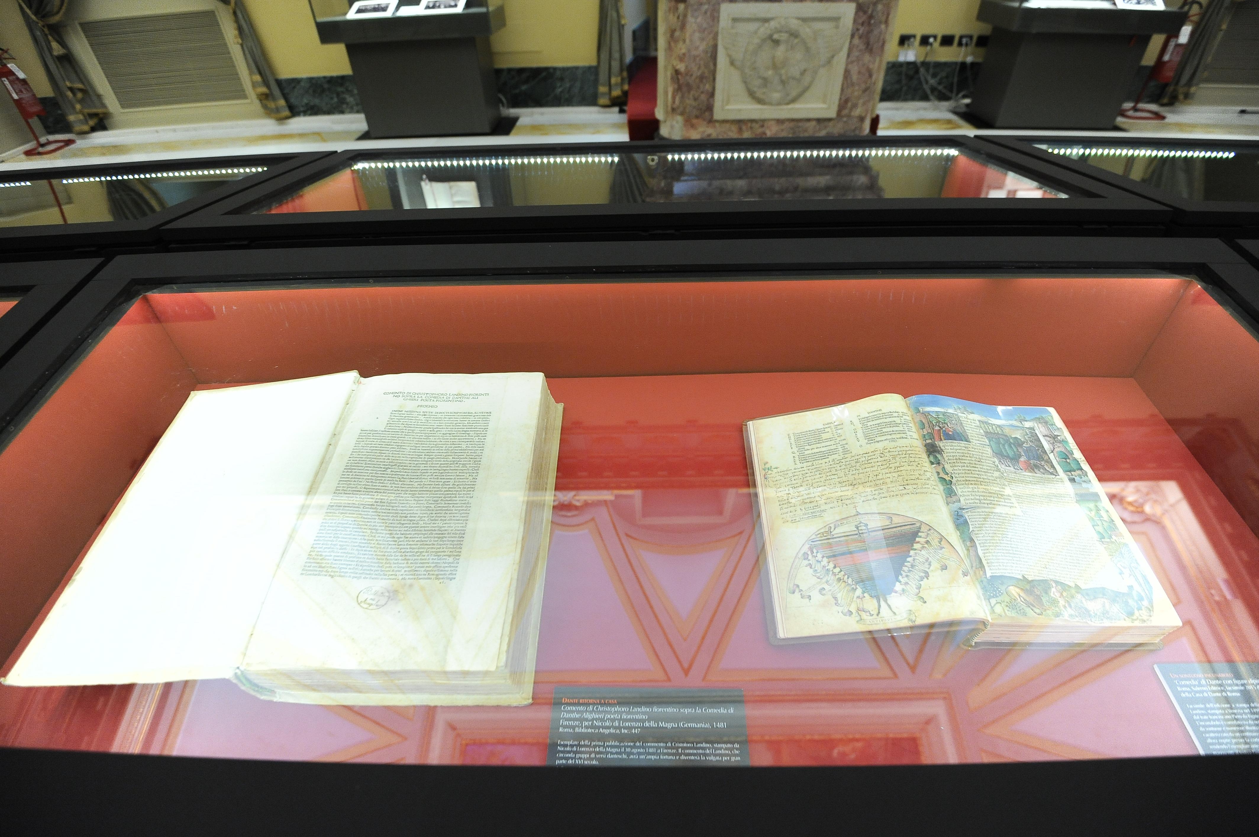 Manoscritti danteschi e libri a stampa esposti in occasione della mostra \'La fortuna di Dante\'