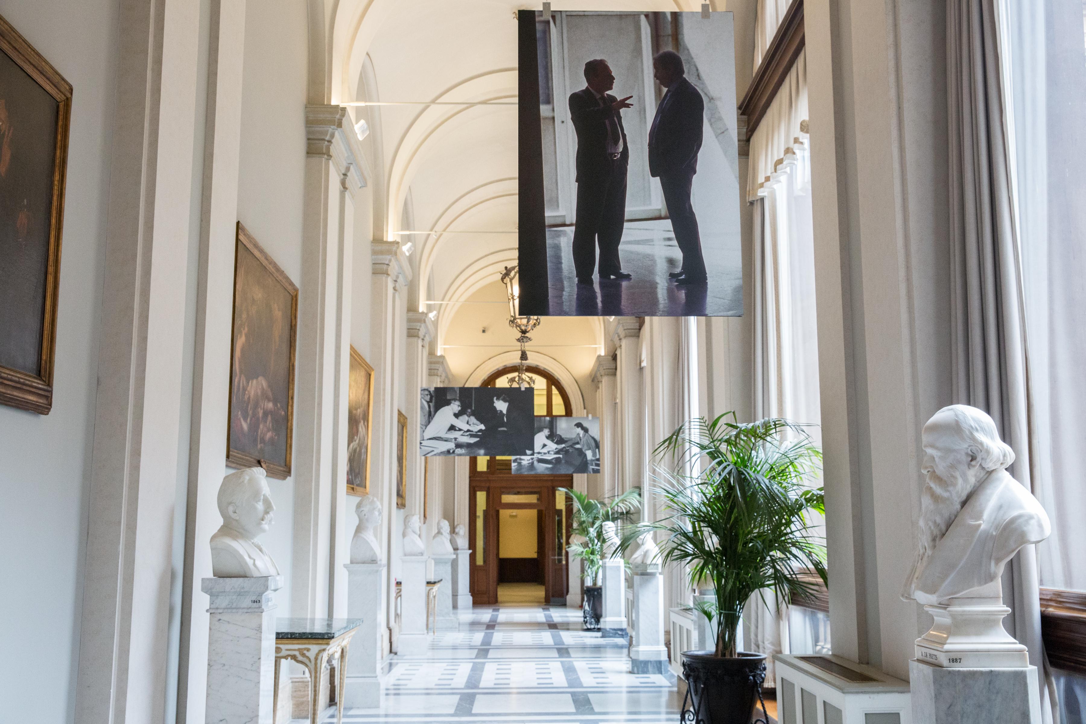 Giovanni Falcone e Paolo Borsellino nei corridoi del Palazzo di Giustizia di Palermo