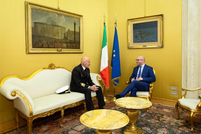 Il Presidente della Camera dei deputati, Lorenzo Fontana, a colloquio con il Capo di Stato Maggiore della Difesa, Giuseppe Cavo Dragone