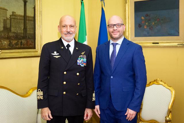 Il Presidente Lorenzo Fontana con il Capo di Stato Maggiore della Difesa, Giuseppe Cavo Dragone