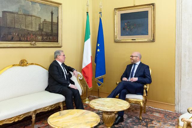 Il Presidente della Camera dei deputati, Lorenzo Fontana, in un momento dell'incontro con il Prefetto di Roma, Bruno Frattasi