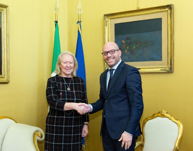 Il Presidente della Camera dei deputati, Lorenzo Fontana, con S.E. Eleni Sourani, Ambasciatore della Repubblica Ellenica
