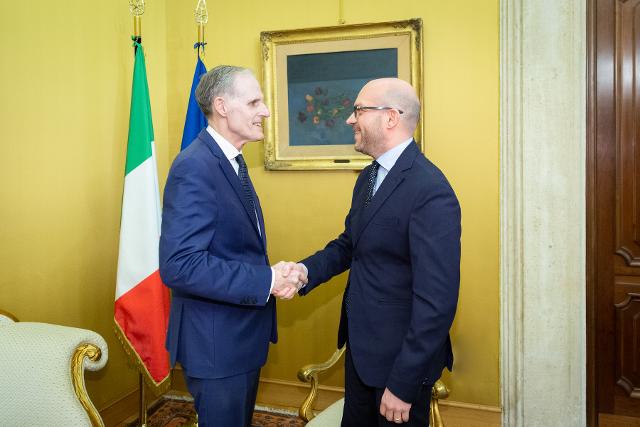 Il Presidente della Camera dei deputati, Lorenzo Fontana, con  S.E. Christian Masset, Ambasciatore di Francia in Italia