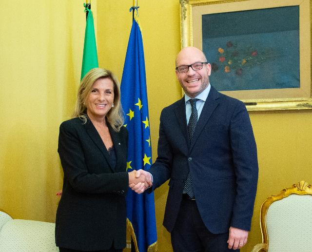 Il Presidente della Camera dei deputati, Lorenzo Fontana, con S.E. Daniela Rotondaro, Ambasciatore della Repubblica di San Marino in Italia