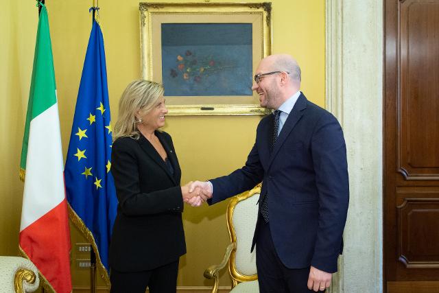 Il Presidente della Camera dei deputati, Lorenzo Fontana, con S.E. Daniela Rotondaro, Ambasciatore della Repubblica di San Marino in Italia
