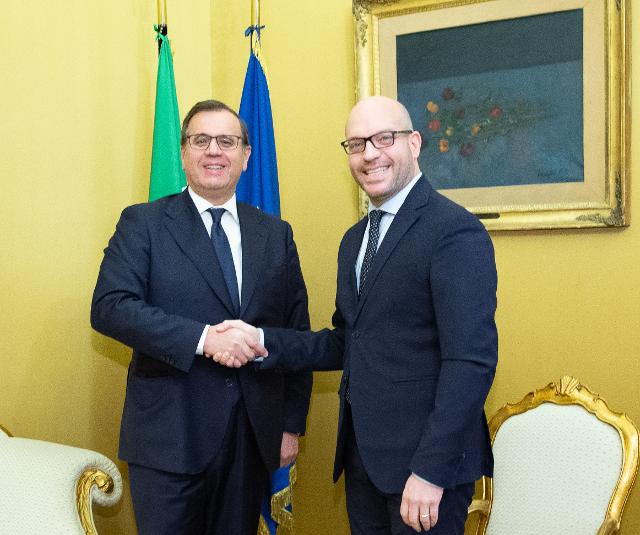 Il Presidente della Camera dei deputati, Lorenzo Fontana, con il Presidente dell'Autorità Garante della Concorrenza e del Mercato, Roberto Rustichelli