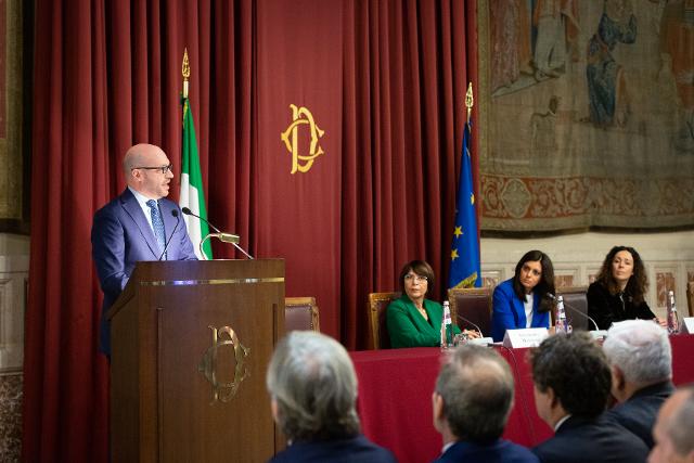 Il Presidente Lorenzo Fontana durante il suo intervento in occasione del Forum istituzionale 'La salute: un bene da difendere, un diritto da promuovere'