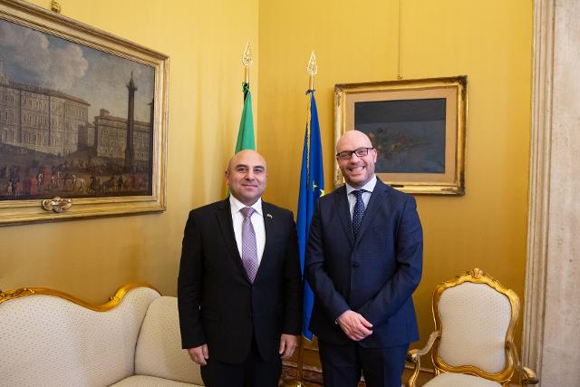 Il Presidente Lorenzo Fontana ha ricevuto a Palazzo Montecitorio l'Ambasciatore in Italia della Repubblica dell’Azerbaigian, S.E. Rashad Aslanov