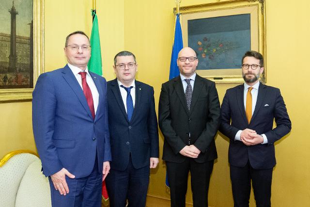 Il Presidente Lorenzo Fontana con i Presidenti delle Commissioni esteri della Repubblica di Lituania, Žygimantas Pavilionis, della Repubblica di Polonia, Fogiel Radoslaw, e d’Ucraina, Oleksandr Merezhko (Triangolo di Lublino)