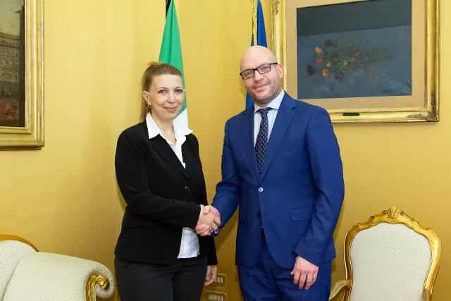 Il Presidente della Camera, Lorenzo Fontana, con l’Ambasciatore della Repubblica di Armenia in Italia, S.E. Tsovinar Hambardzumyan