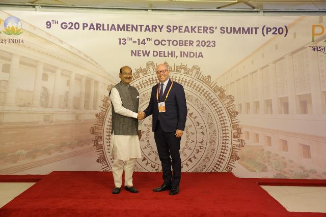 Il Presidente Fontana con il Presidente del Lok Sabha, Om Birla, nell'ambito dell’inaugurazione della 9^ Riunione dei Presidenti dei Parlamenti dei Paesi del G20 (P20) a New Delhi