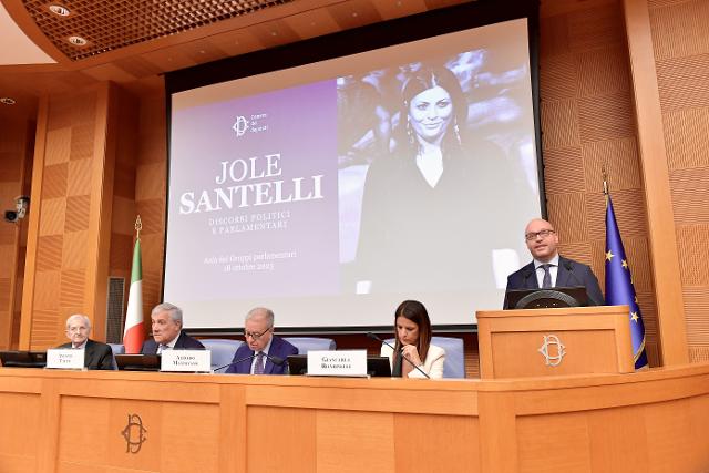 Il Presidente Fontana durante l'indirizzo di saluto in occasione della presentazione del volume ‘Jole Santelli. Discorsi politici e parlamentari’