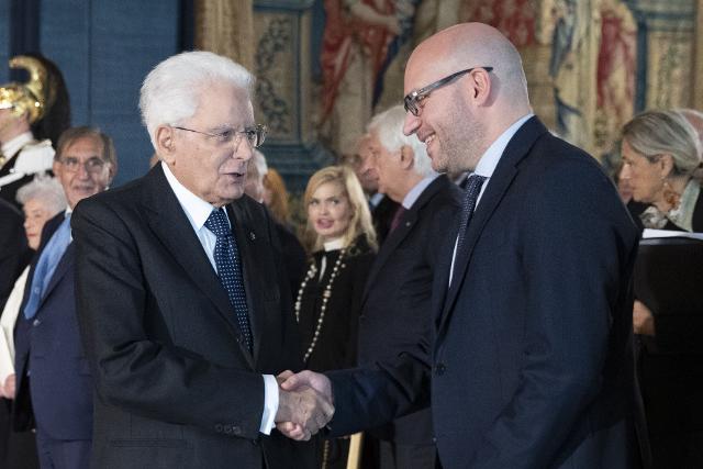 Il Presidente Fontana con il Presidente della Repubblica Mattarella alla cerimonia di consegna delle insegne di Cavaliere dell’Ordine ‘Al Merito del Lavoro’ ai Cavalieri del Lavoro nominati il 2 giugno 2023