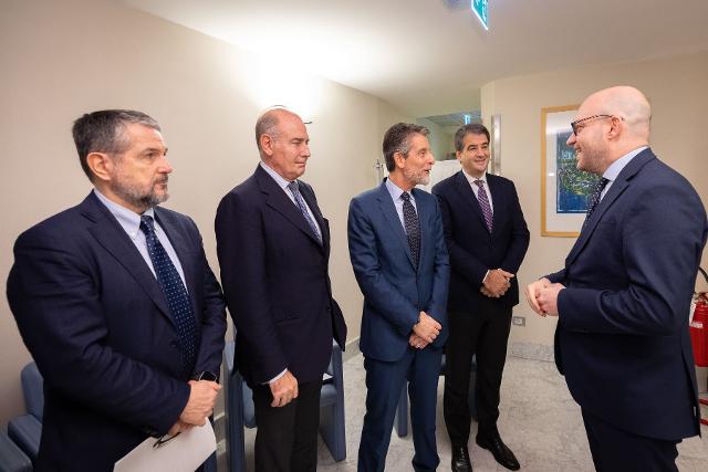 Il Presidente Fontana con Vincenzo Sanasi d’Arpe e Sestino Giacomoni, rispettivamente amministratore delegato e presidente di CONSAP, assieme al ministro Raffaele Fitto e al viceministro Valentino Valentini