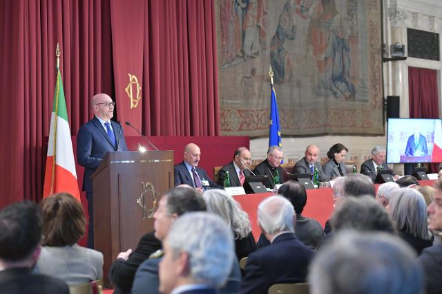 Il Presidente Lorenzo Fontana in un momento della presentazione del Manifesto “Dignitas Curae”