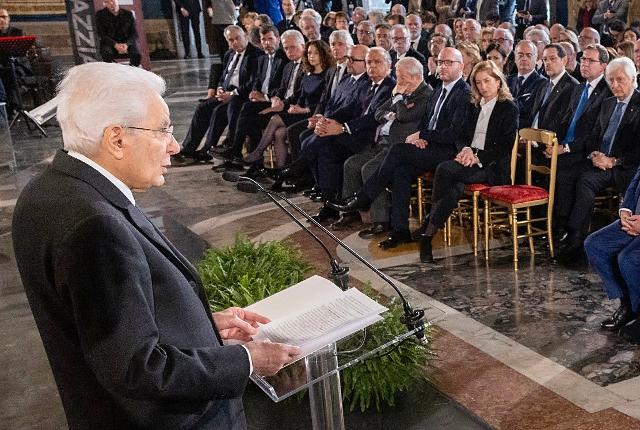 Il Presidente Fontana durante l'intervento del Presidente della Repubblica, Sergio Mattarella, nel corso delle celebrazioni del “Giorno della Memoria”