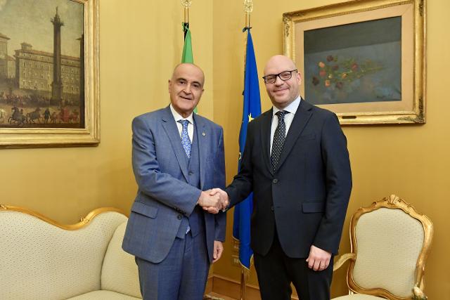 Il Presidente Lorenzo Fontana con l'Ambasciatore della Repubblica Democratica Popolare di Algeria in Italia, Abdelkrim Touahria