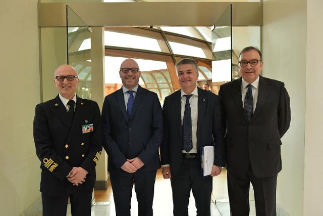 Il Presidente Fontana, il Com. gen. del Corpo delle capitanerie di porto, Nicola Carlone, il Viceministro delle infrastrutture e dei trasporti, Edoardo Rixi, e il Presidente di Assoporti, Rodolfo Giampieri, al convegno “30 anni insieme nei porti."