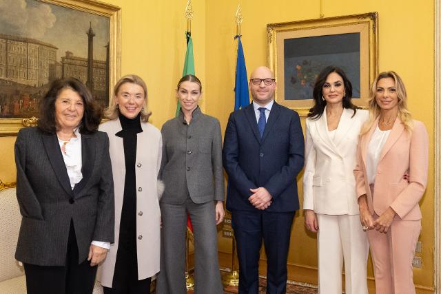 Il Presidente Fontana con la Presidente della S.N.A. Severino, la Direttrice del Dipartimento delle informazioni per la sicurezza Belloni, la Presidente del Consiglio superiore dello spettacolo Abbagnato, l’attrice Cucinotta e la giornalista Branchetti.