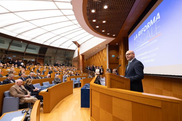 Il Presidente Fontana durante l'incontro “La riforma fiscale, attuazione e prospettive”