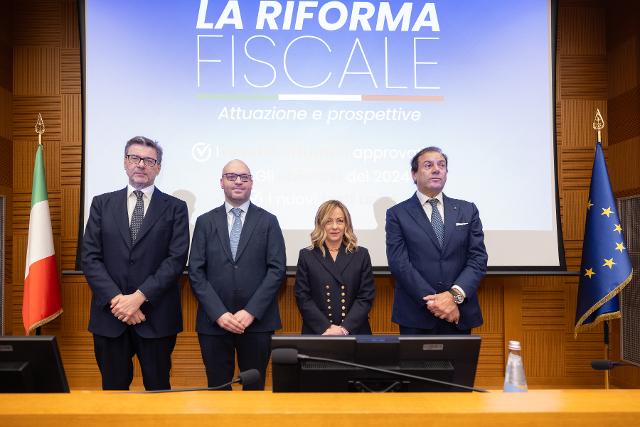 Il Presidente Fontana con il Presidente del Consiglio, Giorgia Meloni, il Ministro dell'Economia e Finanze, Giancarlo Giorgetti e il Vice Ministro, Maurizio Leo all’incontro “La riforma fiscale, attuazione e prospettive”