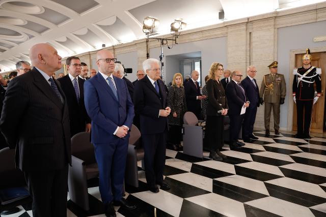 Il Presidente Fontana durante la riunione straordinaria della Corte Costituzionale, assieme al Presidente della Repubblica Sergio Mattarella, al Ministro della Giustizia Carlo Nordio ed alla Vicepresidente del Senato, Anna Rossomando.