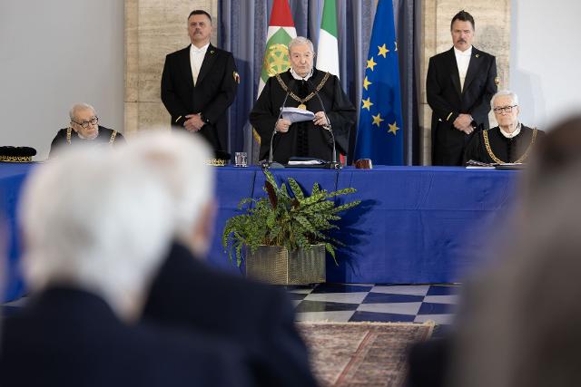 Il Presidente della Corte costituzionale Augusto Antonio Barbera durante la sua relazione nell’Aula del Salone del Belvedere a Palazzo della Consulta.