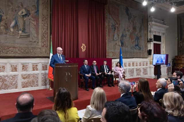 Il Presidente Fontana durante il suo indirizzo di saluto al convegno "Pane di Altamura. Da icona nazionale a patrimonio dell'umanità"