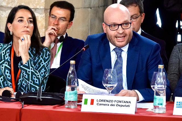 Il Presidente della Camera dei deputati, Lorenzo Fontana, durante il suo intervento alla Conferenza dei Presidenti dei Parlamenti dell’Unione Europea a Palma di Maiorca.