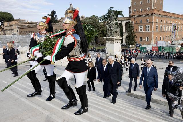 Il Presidente della Camera Fontana all'Altare della Patria, al seguito del Presidente della Repubblica Mattarella, in occasione del 79° Anniversario della Liberazione. Presenti anche il Presidente del Consiglio Meloni ed il Presidente del Senato La Russa.