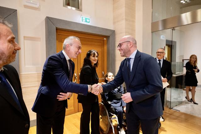 Il Presidente Fontana con Flavio Massimo Pasini, Presidente della Provincia di Verona, uno dei relatori dell'evento. 