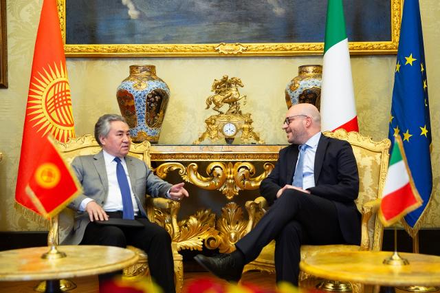 Il Presidente Lorenzo Fontana con  il Ministro degli Affari esteri della Repubblica del Kirghizistan, Zheenbek Kulubaev