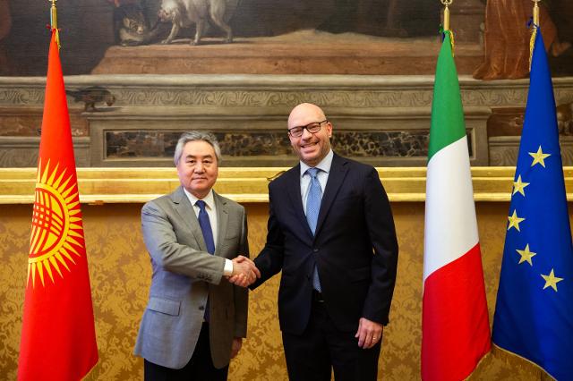 Il Presidente Lorenzo Fontana con  il Ministro degli Affari esteri della Repubblica del Kirghizistan, Zheenbek Kulubaev