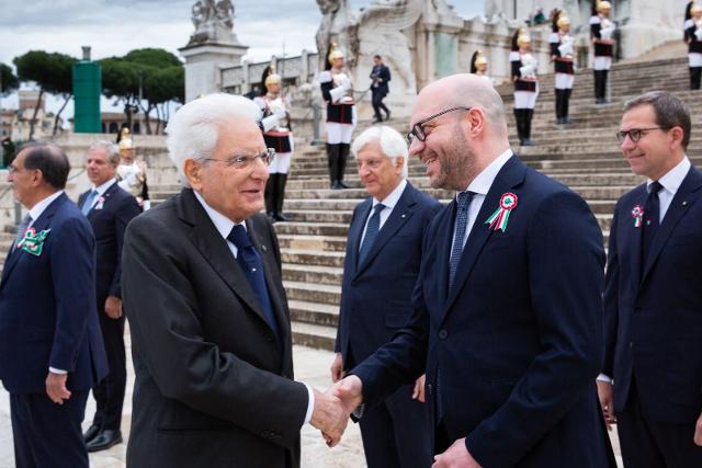 Il Presidente Fontana con il Presidente della Repubblica, Sergio Mattarella, in occasione delle celebrazioni del 78° anniversario della Festa della Repubblica