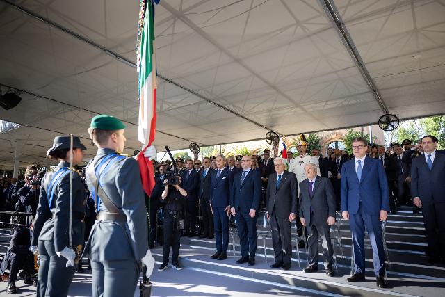 Presentazione della Bandiera di Guerra della Guardia di Finanza al Presidente della Repubblica Sergio Mattarella.