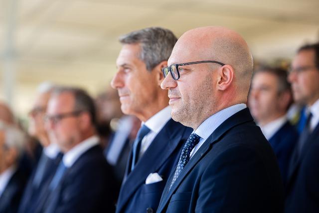 Il Presidente Lorenzo Fontana e il senatore Antonio De Poli, in rappresentanza del Senato, durante la celebrazione.
