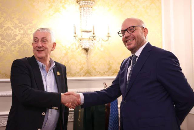 Il Presidente Fontana con Lindsay Hoyle, Speaker della Camera dei Comuni del Regno Unito, durante l'incontro bilaterale in occasione della XXII Riunione dei Presidenti delle Camere basse dei Paesi membri del G7