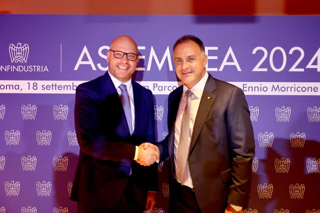 Il Presidente della Camera dei deputati, Lorenzo Fontana, assieme al Presidente di Confindustria, Emanuele Orsini, in carica dallo scorso maggio.