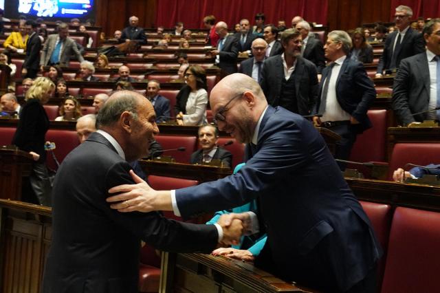 Il Presidente della Camera dei deputati, Lorenzo Fontana, con Bruno Vespa, giornalista e conduttore in un momento della cerimonia celebrativa dei 100 anni della Radio e dei 70 anni del servizio pubblico televisivo della Rai