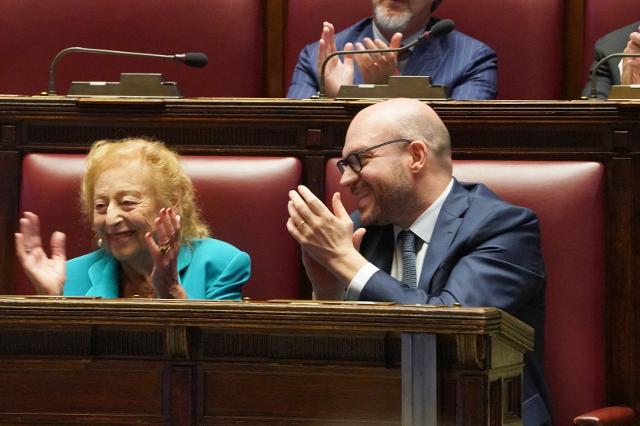 Il Presidente della Camera dei deputati, Lorenzo Fontana, con Elettra Marconi, figlia di Guglielmo Marconi, in un momento della cerimonia celebrativa dei 100 anni della Radio e dei 70 anni del servizio pubblico televisivo della Rai