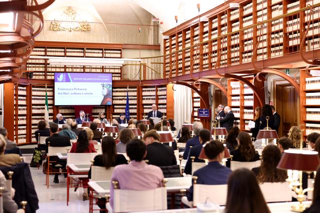 Il Presidente della Camera, Lorenzo Fontana, durante l'indirizzo di saluto al convegno “Francesco Petrarca tra libri, cultura e storia” in occasione del 650° anniversario della morte del poeta