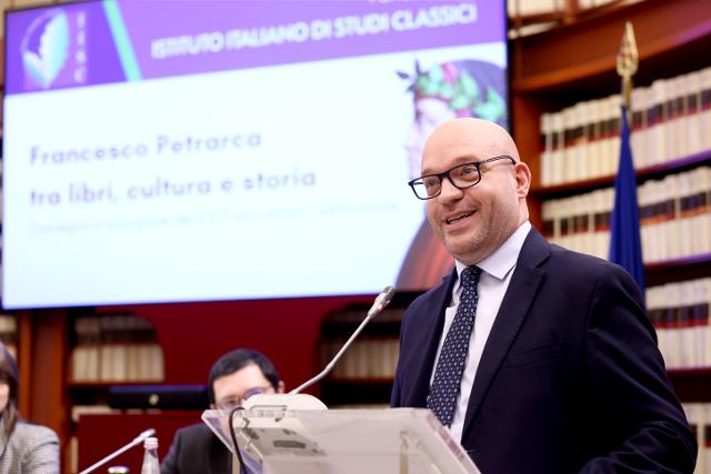Il Presidente della Camera, Lorenzo Fontana, durante l'indirizzo di saluto al convegno “Francesco Petrarca tra libri, cultura e storia” in occasione del 650° anniversario della morte del poeta