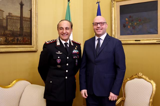 Il Presidente della Camera dei deputati, Lorenzo Fontana, ha ricevuto a Palazzo Montecitorio il Comandante Generale dell’Arma dei Carabinieri, Generale di Corpo d’Armata Salvatore Luongo.
