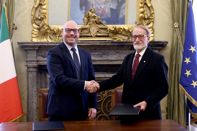 Il Presidente Fontana con il Presidente dell'Accademia Nazionale dei Lincei, prof. Antonelli in occasione della stipula del Protocollo di intesa e collaborazione tra la Camera dei Deputati e l’Accademia Nazionale dei Lincei