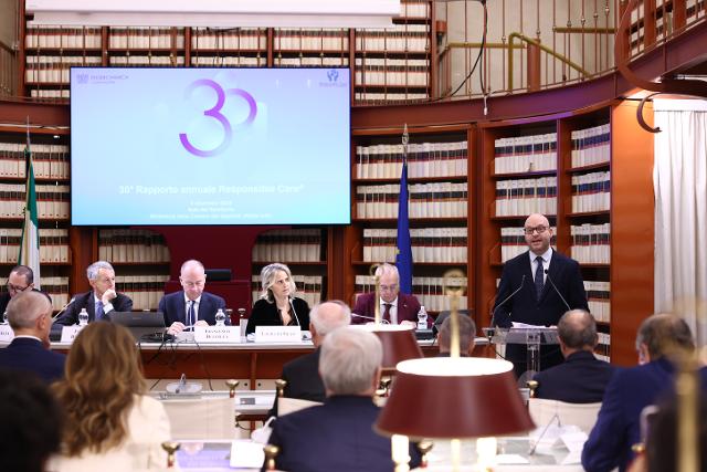 Il Presidente Fontana durante il suo indirizzo di saluto alla presentazione del 30° Rapporto Annuale “Responsible Care” di Federchimica