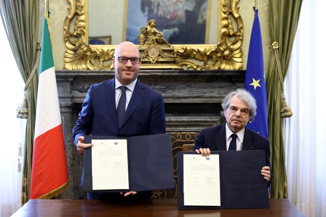 Il Presidente Fontana con il Presidente del Consiglio Nazionale dell’Economia e del Lavoro (CNEL), Renato Brunetta, in occasione della stipula del Protocollo di collaborazione tra la Camera dei deputati e il CNEL