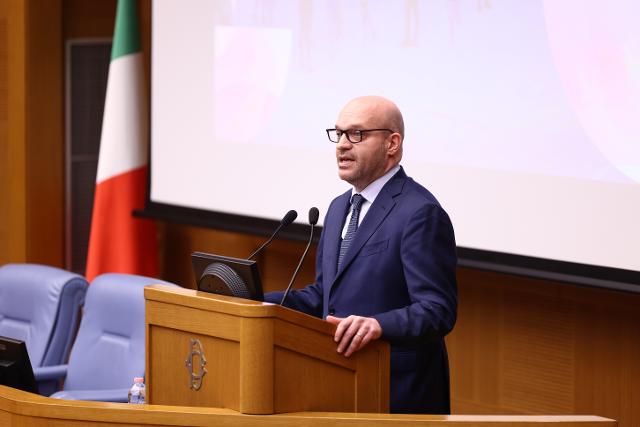 Il Presidente Fontana durante il proprio indirizzo di saluto in occasione degli Stati Generali dell’Università, organizzati alla Camera dalla Conferenza dei Rettori delle Università italiane.
